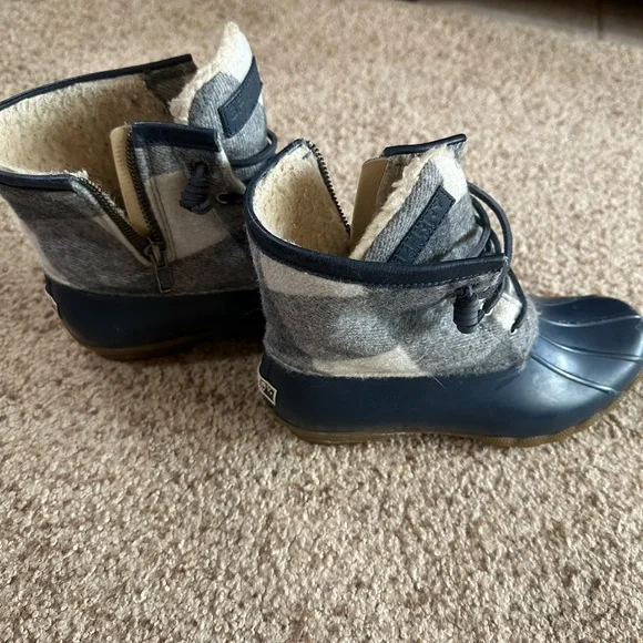 Sperry women’s saltwater Buffalo check duck boot Buffalo plaid wool shaft navy - Picture 3 of 3